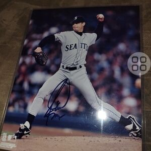 Jamie Moyer Seattle Baseball Pitcher Signed Photo - Gray & Navy Uniform